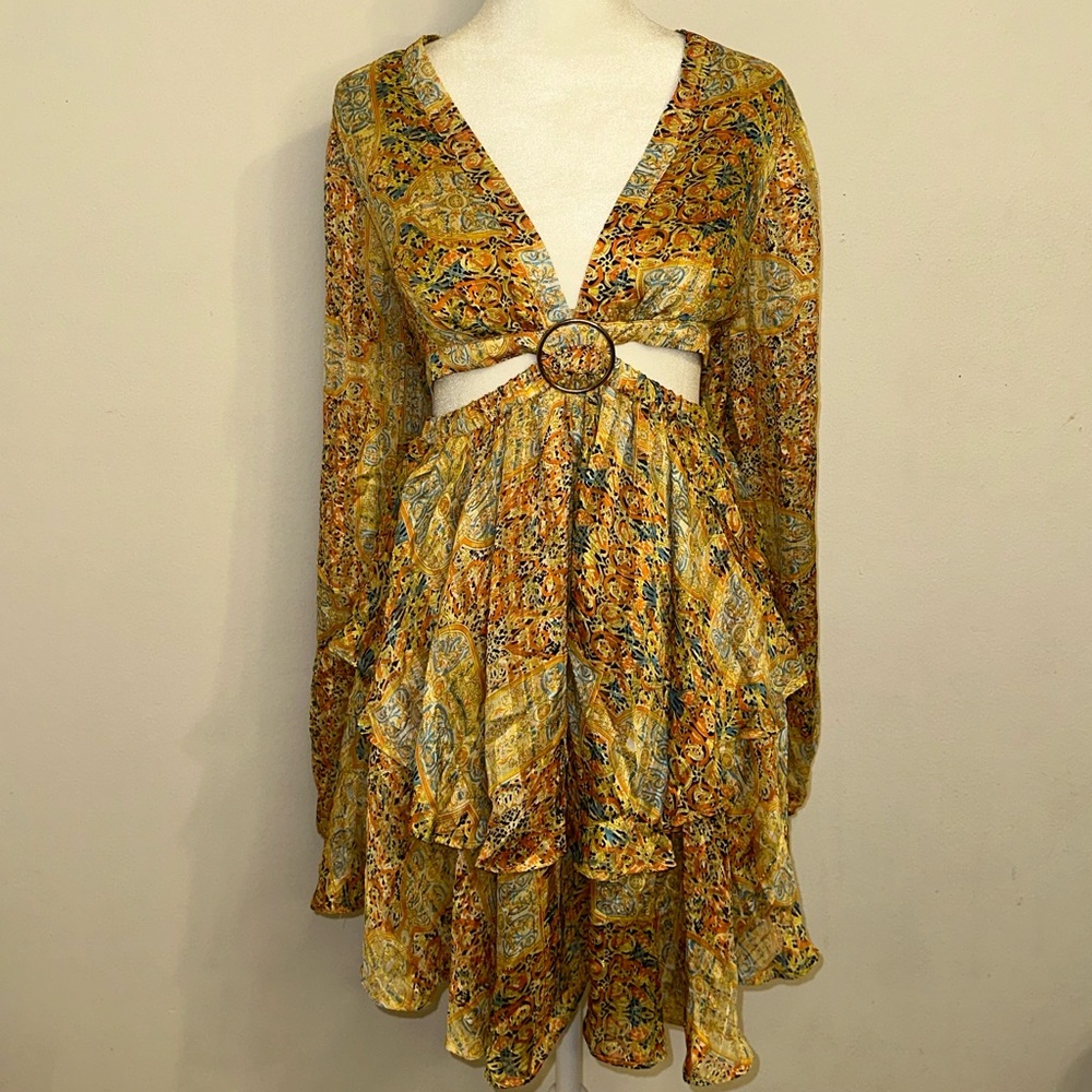 Beautiful dress only worn for a couple of hours. Cut out from the front.